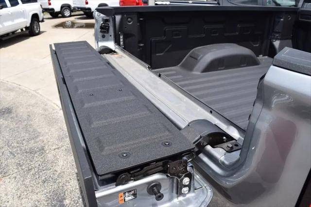 2025 Ram 1500 Tradesman Crew Cab 4x4 5'7" Box