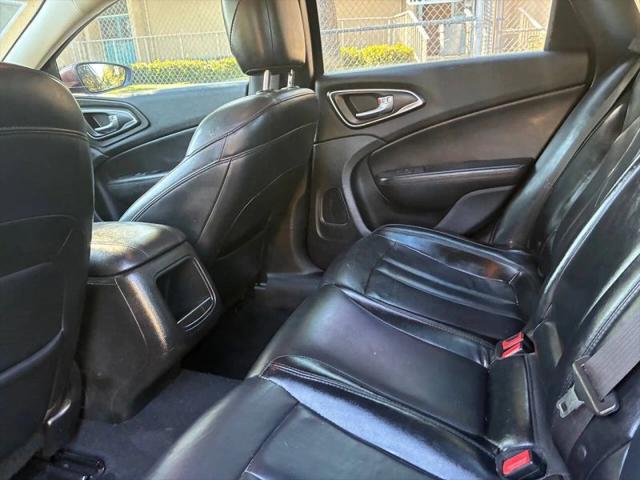 2016 Chrysler 200 Limited Platinum