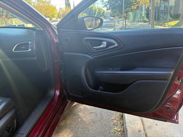 2016 Chrysler 200 Limited Platinum