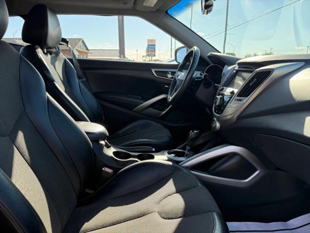 2012 Hyundai Veloster Base w/Black