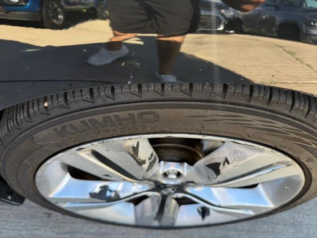 2012 Hyundai Veloster Base w/Black