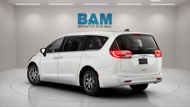 2027 Chrysler Pacifica LX