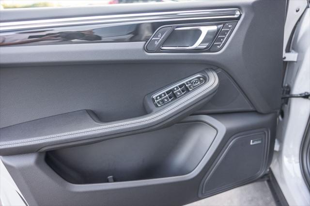 2026 Porsche Macan Unknown