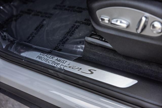 2026 Porsche Macan Unknown