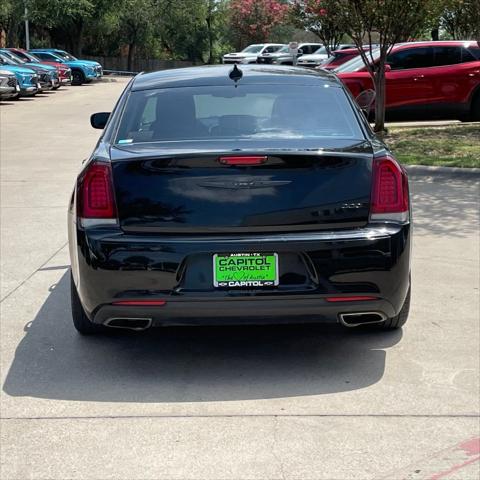 2021 Chrysler 300 Touring