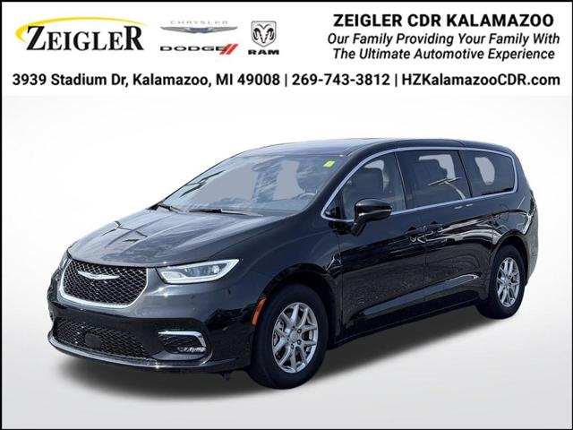 2025 Chrysler Pacifica Select for sale in Kalamazoo, MI