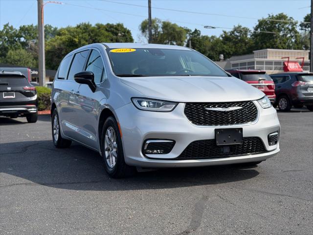 2024 Chrysler Pacifica Touring L for sale in Grand Rapids, MI