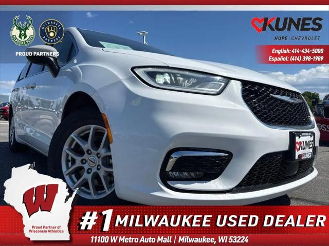 2023 Chrysler Pacifica Touring L for sale in Milwaukee, WI