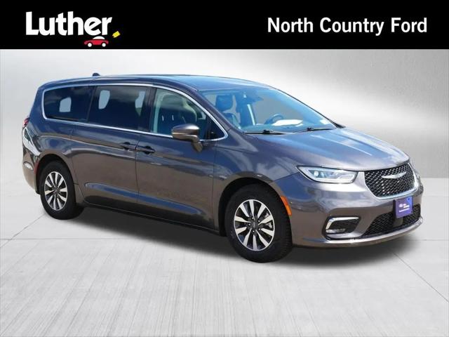 2022 Chrysler Pacifica Hybrid Touring L for sale in Minneapolis, MN