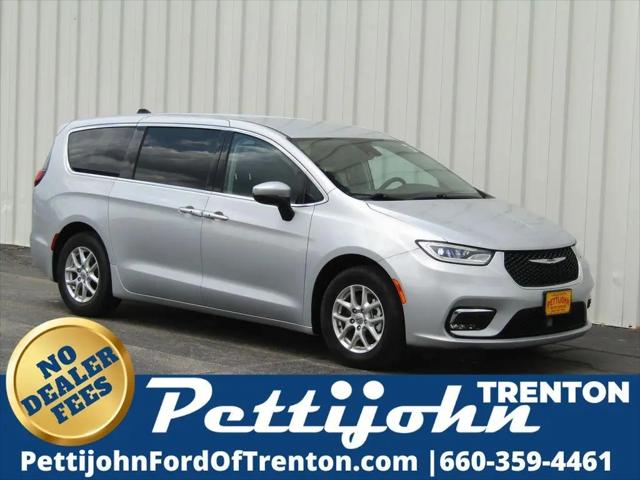 2023 Chrysler Pacifica Touring L for sale in Trenton, MO