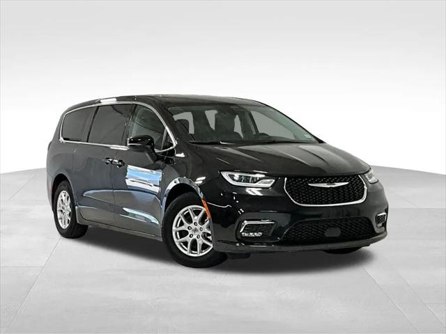 2023 Chrysler Pacifica Touring L for sale in Waukee, IA
