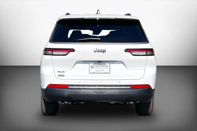 New 2027 Bright White Clear-Coat Paint Jeep Laredo image 7