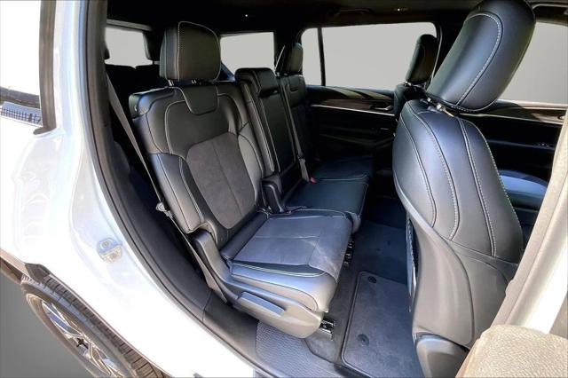 New 2027 Bright White Clear-Coat Paint Jeep Laredo image 19