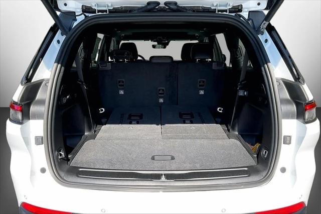New 2027 Bright White Clear-Coat Paint Jeep Laredo image 23