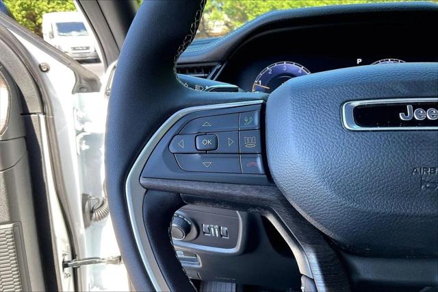 New 2027 Bright White Clear-Coat Paint Jeep Laredo image 26