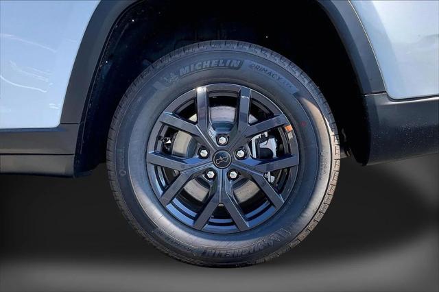 New 2027 Bright White Clear-Coat Paint Jeep Laredo image 32