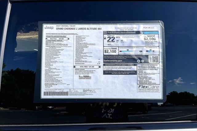 New 2027 Bright White Clear-Coat Paint Jeep Laredo image 36