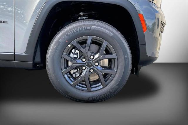 New 2027 Sting-Gray Clear-Coat Paint Jeep Laredo image 31