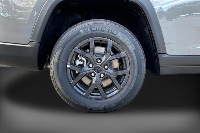 New 2027 Sting-Gray Clear-Coat Paint Jeep Laredo image 33