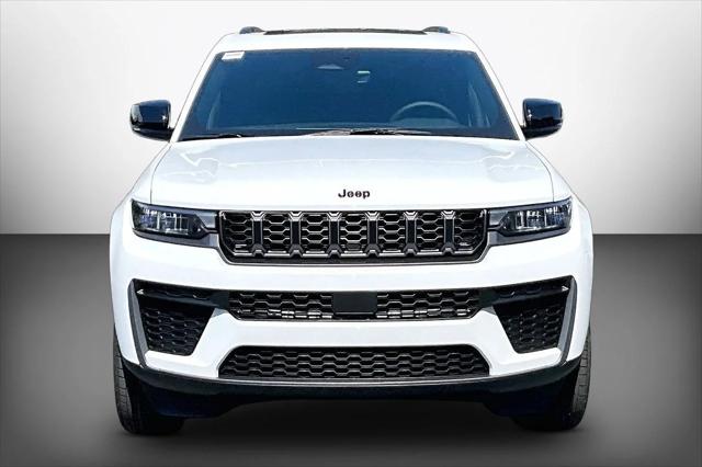New 2027 Bright White Clear-Coat Paint Jeep Laredo image 3
