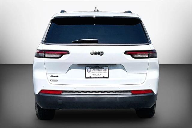 New 2027 Bright White Clear-Coat Paint Jeep Laredo image 7