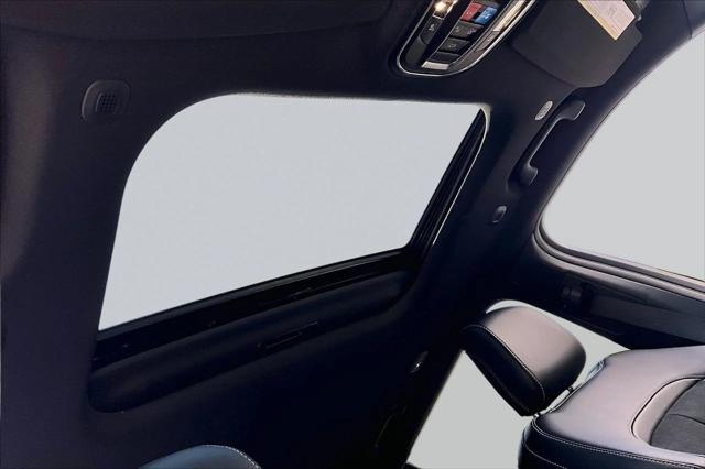New 2027 Bright White Clear-Coat Paint Jeep Laredo image 14