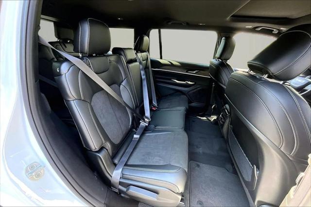 New 2027 Bright White Clear-Coat Paint Jeep Laredo image 19