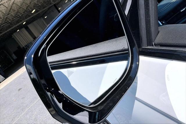 New 2027 Bright White Clear-Coat Paint Jeep Laredo image 24