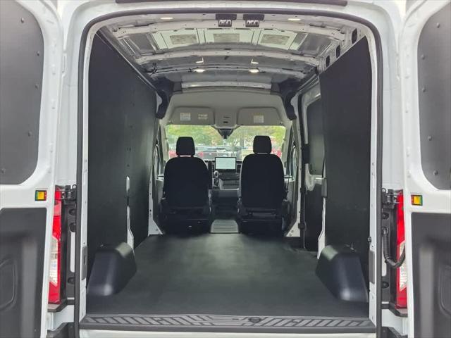 2026 Ford Transit Cargo Van T-250 148 Med Rf 9150 GVWR RWD