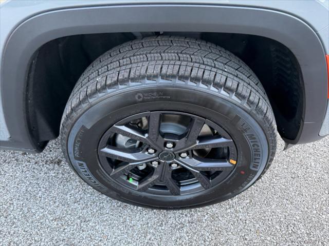 2027 Jeep Grand Cherokee GRAND CHEROKEE L LAREDO ALTITUDE 4X4 2027 Jeep Grand Cherokee GRAND CHEROKEE L LAREDO ALTITUDE 4X4