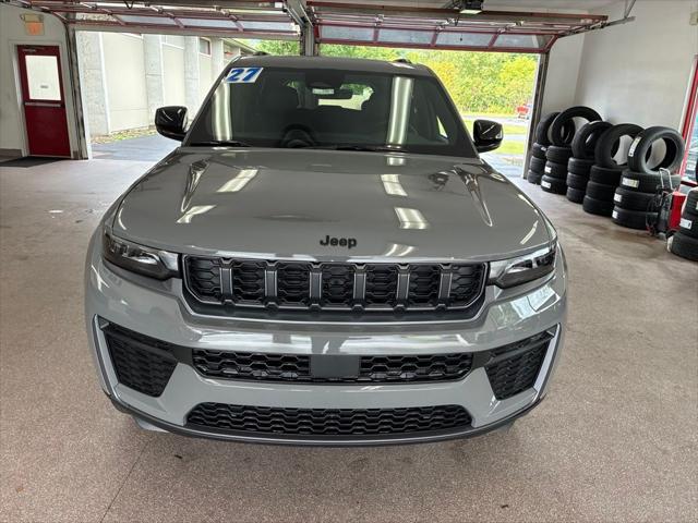 2027 Jeep Grand Cherokee Laredo Altitude