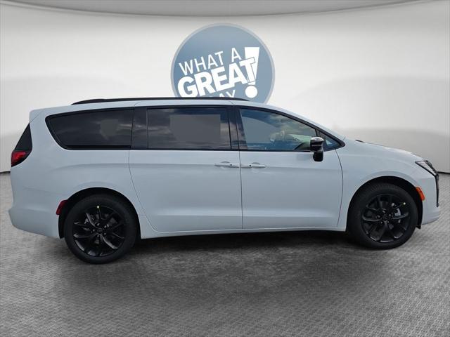 2027 Chrysler Pacifica PACIFICA LIMITED AWD