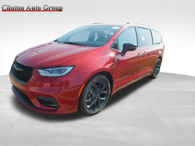 2024 Chrysler Pacifica Limited for sale in Clinton, IA