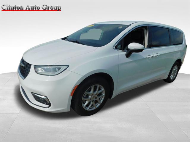 2023 Chrysler Pacifica Touring L for sale in Clinton, IA