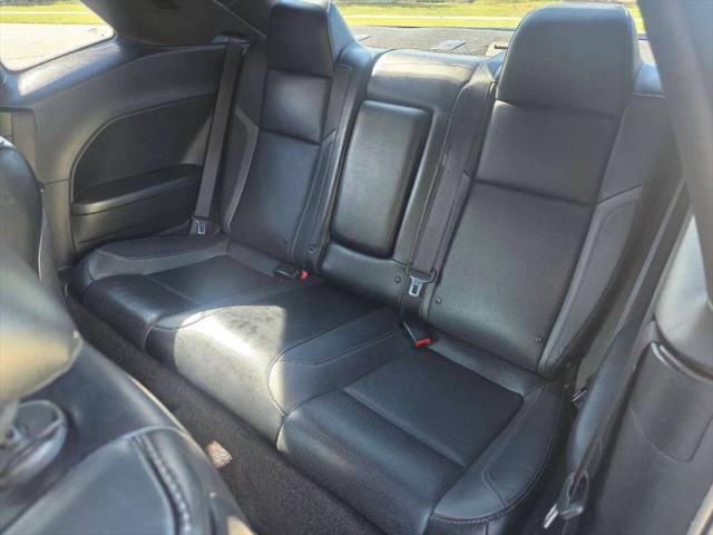 2016 Dodge Challenger SXT Plus