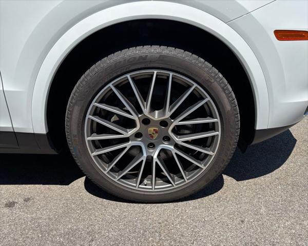 2023 Porsche Cayenne S Platinum Edition
