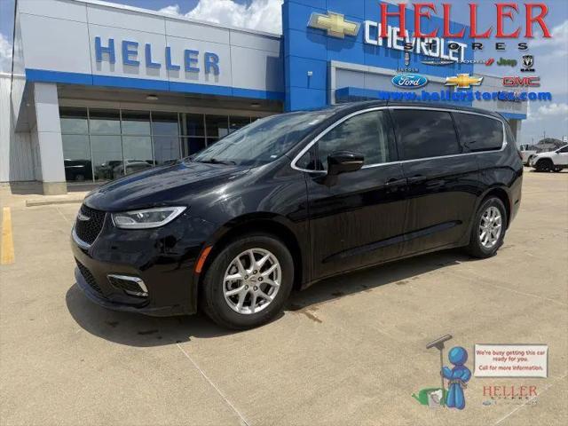 2023 Chrysler Pacifica Touring L for sale in El Paso, IL