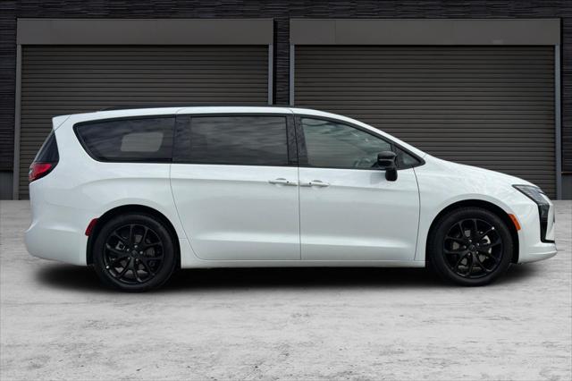 2027 Chrysler Pacifica Limited