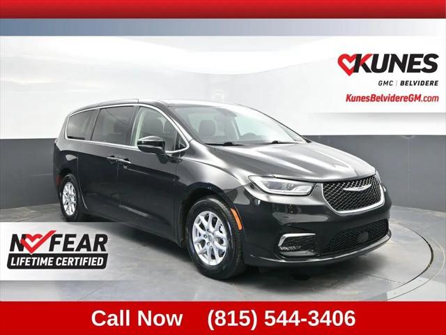 2023 Chrysler Pacifica Touring L for sale in Belvidere, IL