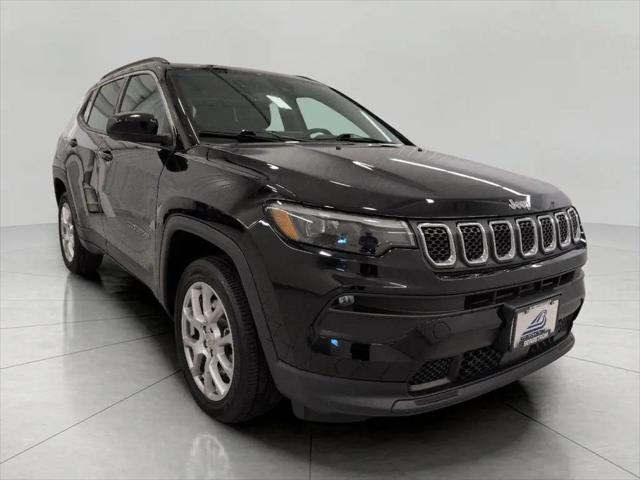 2023 Jeep Compass Latitude Lux FWD for sale in Neenah, WI