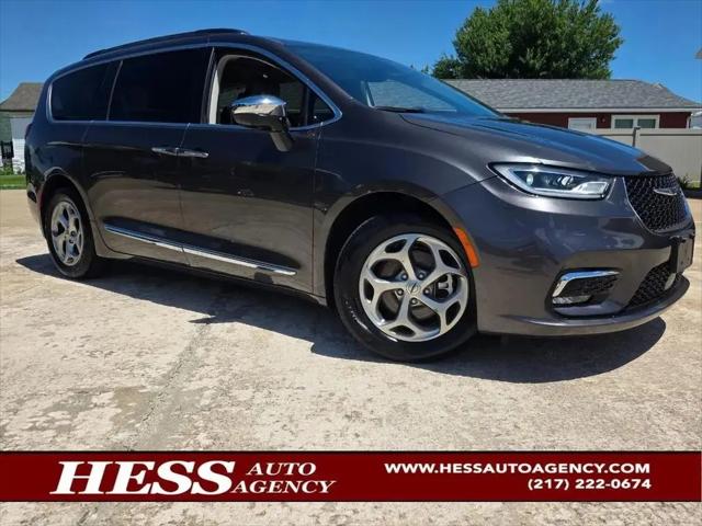 2023 Chrysler Pacifica Limited for sale in Quincy, IL
