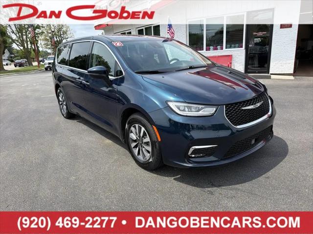 2023 Chrysler Pacifica Hybrid Touring L for sale in Green bay, WI