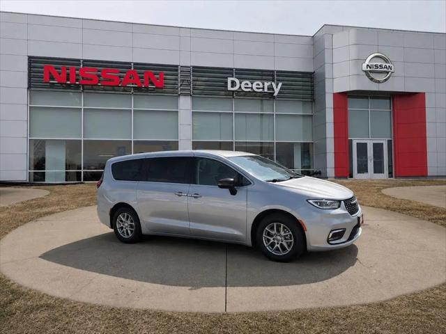 2024 Chrysler Pacifica Touring L for sale in Dubuque, IA