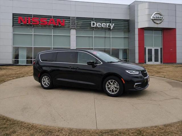 2024 Chrysler Pacifica Touring L for sale in Dubuque, IA