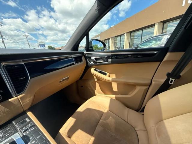 2017 Porsche Macan Macan