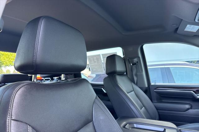 2025 GMC Sierra 1500 4WD Crew Cab Short Box SLT