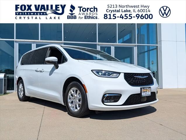 2023 Chrysler Pacifica Touring for sale in Crystal Lake, IL