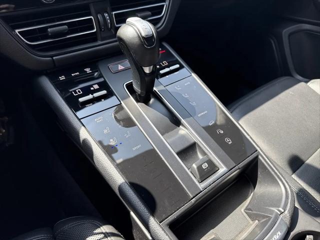 2023 Porsche Macan T