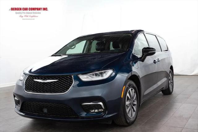 2024 Chrysler Pacifica Hybrid Select