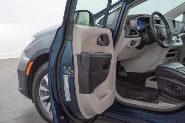 2024 Chrysler Pacifica Hybrid Select